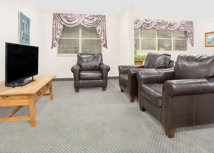 3 star hotel: Microtel Inn & Suites By Wyndham Broken Bow