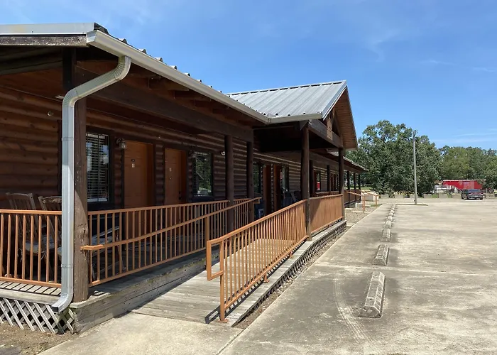 Pet Friendly hotel: New Hochatown Lodge