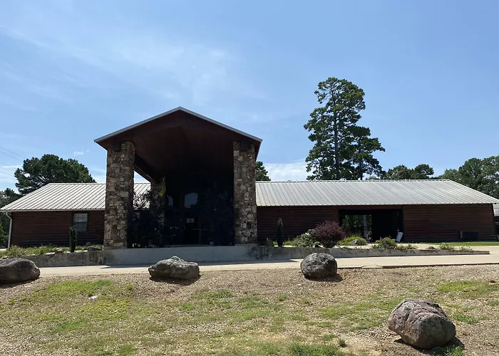 Pet Friendly hotel: New Hochatown Lodge